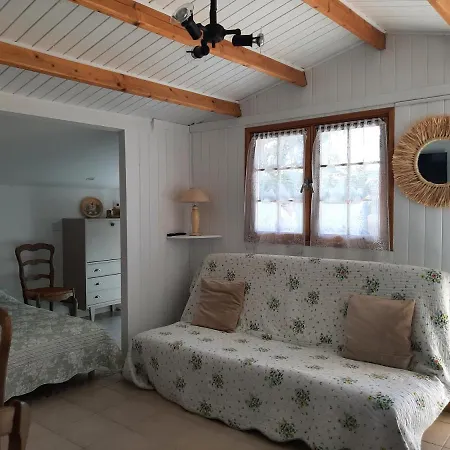 Au Pied Du Mont Ventoux Chalet *
